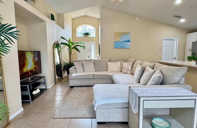 4701-Lake Berkley villa- Renovated 3 bed