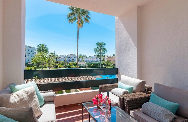 49 - Lorcrisur overlooking the pool