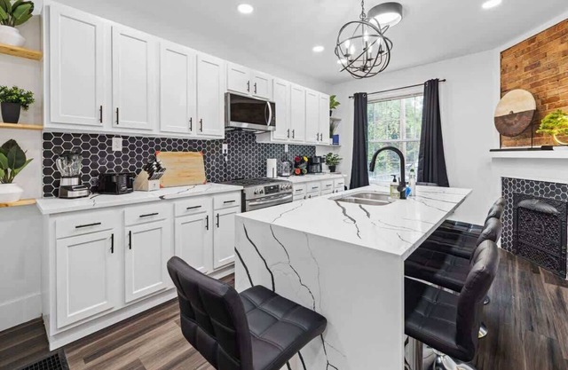 4BR 4BA Urban Oasis in Mt Washington