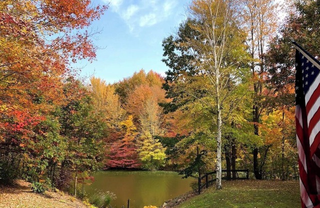 4BR Lakefront Retreat w Hot Tub
