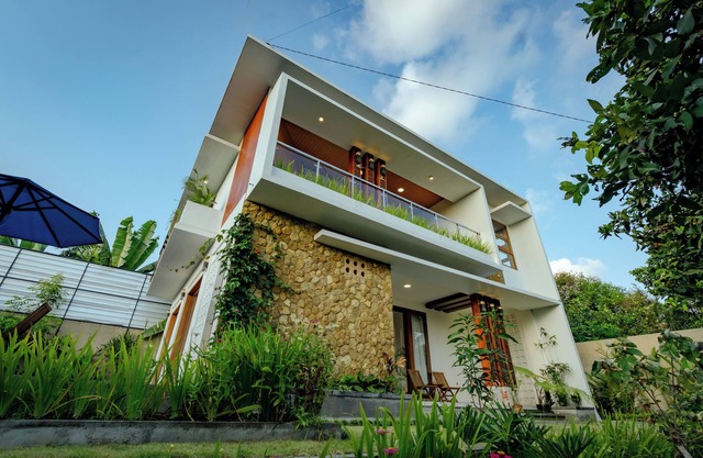 4BR Private Pool Villa Near Taman Beji Griya