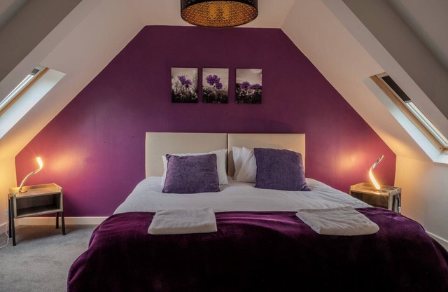 4br-sleeps8-privategarden-freeparking