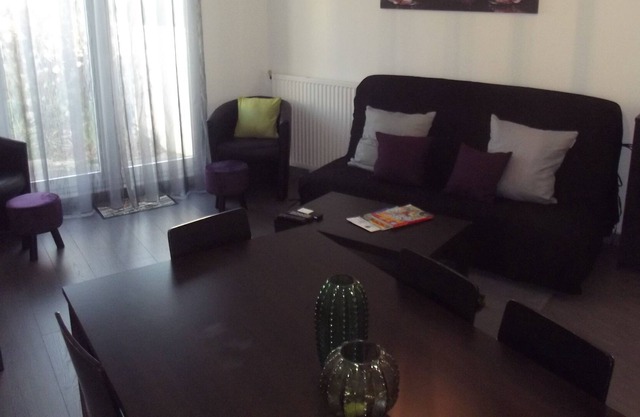 4 kilometros de Disney, amplio F2 RDC 6 personas con jardín privado, en zona tranquila.
