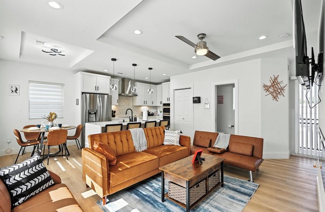 4story Townhome w/ Rooftop View at Bishop Arts 10 min from Downtown Dallas
