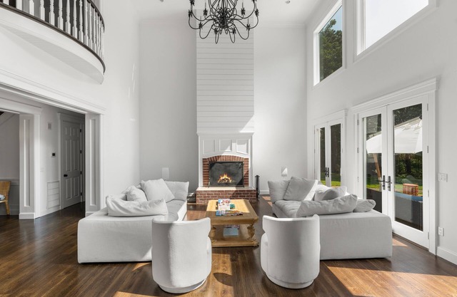 5 acre 6 bdrm Estate; large pool and hot tub between Sag Harbor and East Hampton