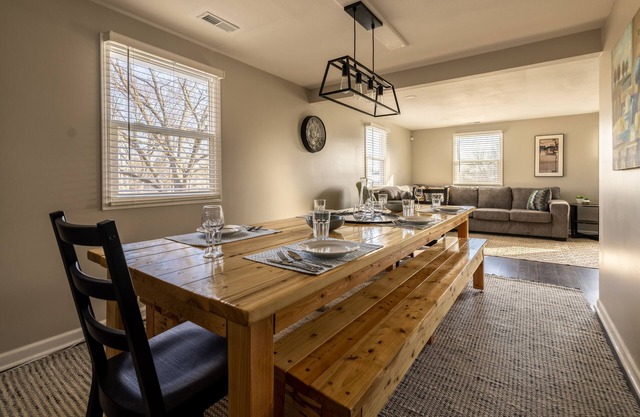 5 Bd home w/ GAME ROOM, Pet Friendly- Near I69/465