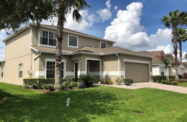 Casa ejecutiva de 5 habitaciones, 3 baños en una comunidad cerrada segura, a 15 minutos de Disney