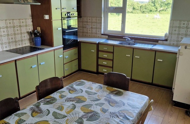 5 Bed House Sleeps 10 - 40 Minutes from Dublin