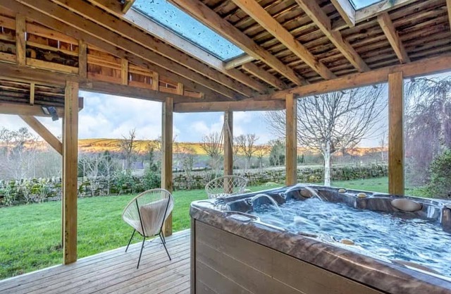 5-bed Country Retreat in Harrogate With Hot Tub