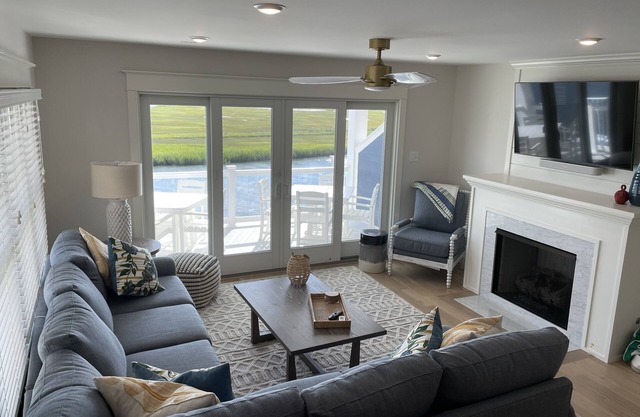 5 Bedroom, 3.5 Bath Bayfront Home with Amazing Sunset Views!