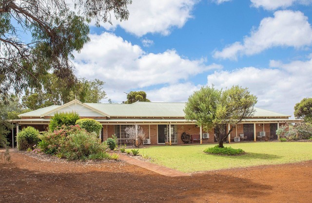 5 bedroom 5 bathroom Kinvarra Park Lodge