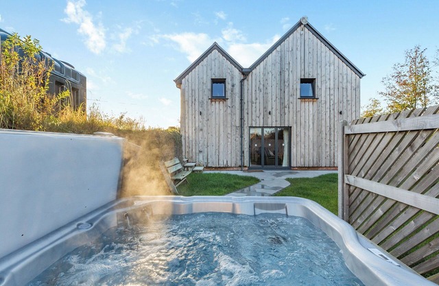 5 bedroom accommodation in Newtown