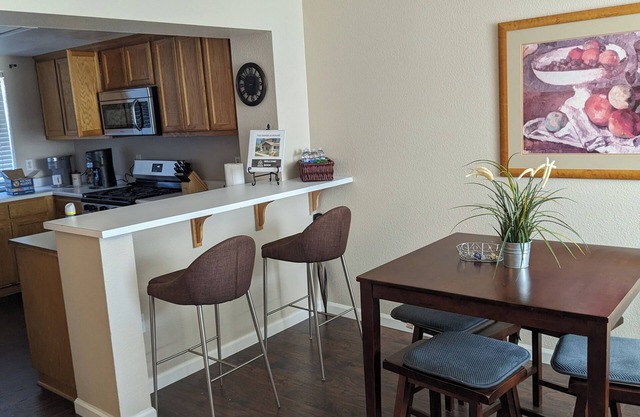 5-bedroom Condo in Vallejo. Visit Wine Country after work.