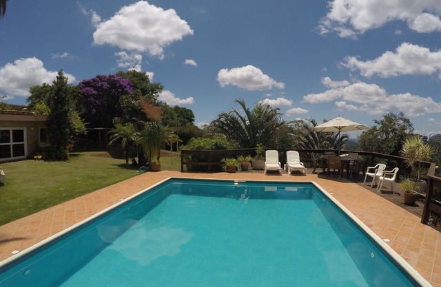 CASA DE 5 DORMITORIOS (4 SUITES) PISCINA CONDOMINIO DE LUJO, TRIBUNAL VOLEI