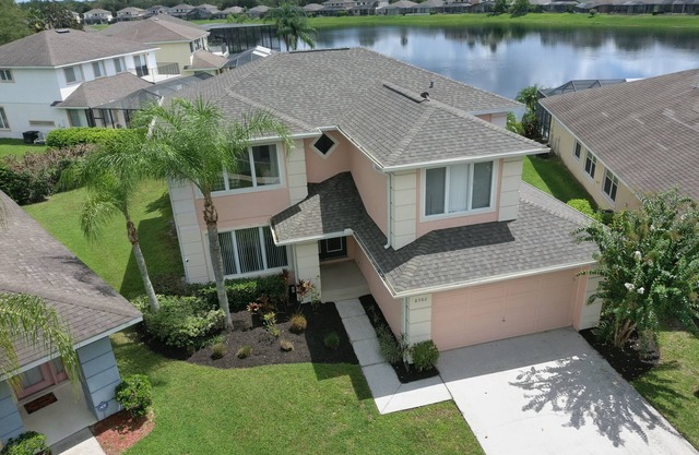 5 bedroom lakefront home w/ large private pool & spa - Close to WDW & Universal