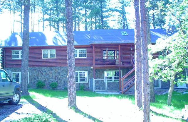 Cabaña de 5 dormitorios en el corazón de Black Hills ubicado en Boulder Canyon.