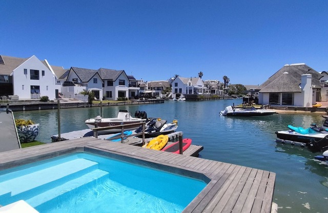 5 Bedroom Waterfront Villa: St Francis Bay with Solar Powered Systems and Wi-Fi