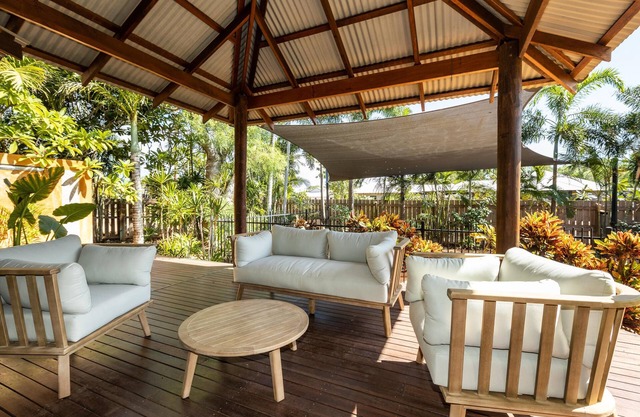 5 Bedroom with Sweeping Veranda & Private Pool