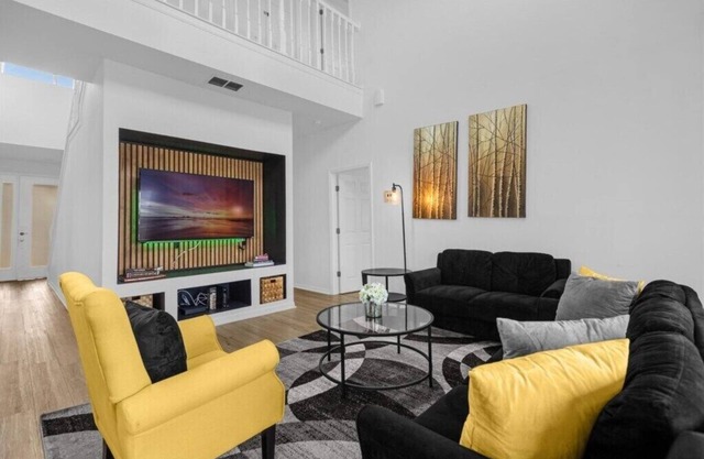 5 Bedrooms/ 3.5 Bathrooms/ Sunset Lakes (2943 SV)