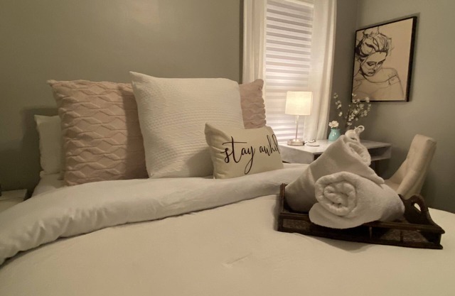 5 bedrooms for Large groups, 2 Apartments combined, Pet Friendly