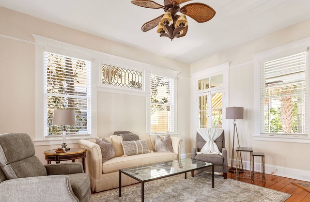 5 Colonial St 4br/3.5ba