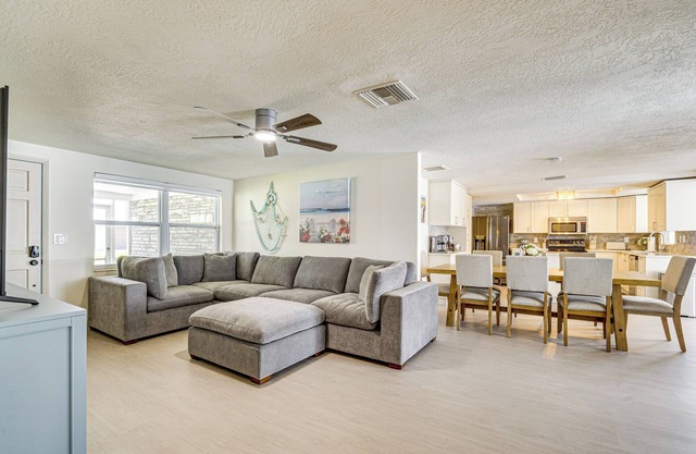 5 Mi to Beach: Retreat w/ Heated Pool in Holiday!