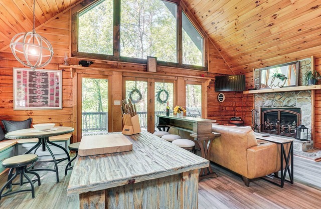 5 Mi to Helen: Hideaway w/ Deck & Grill!