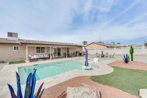 5 Mi to Lake Havasu Home with Yard and Pool