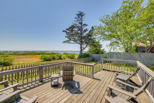 5 Mi to Provincetown! Water-View Beach House