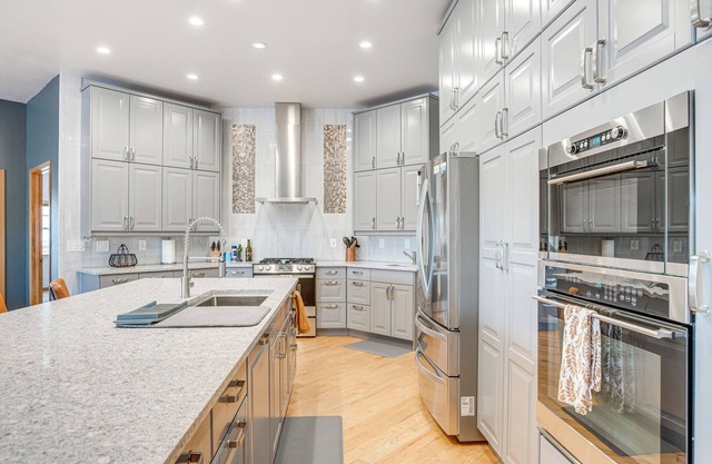 5 Mi to Red Rocks: Sleek Duplex w/ Grill!