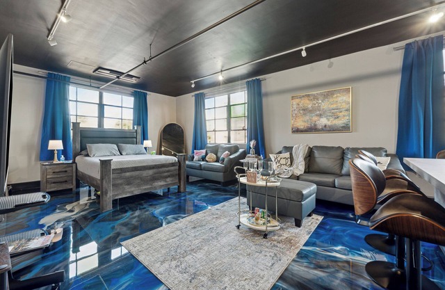 5 min from Hartsfield International Airport Charming 1-bedroom condo with WiFi