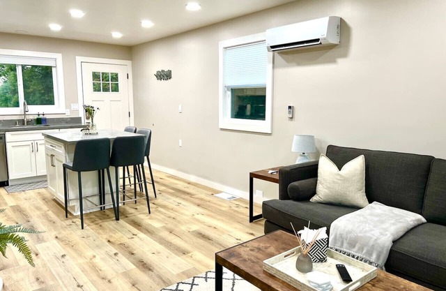 5 min to DWTN, BART & Park| Private Deck w/ View