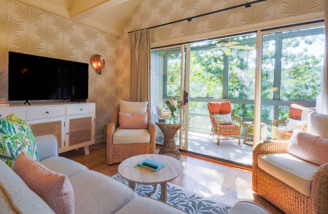 5 Minute Walk to Beach! Screened Porch w/ Forest Views, Wonderful Natural Light & Comfy Seating