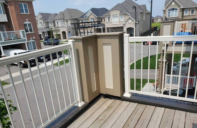 5 minutes from velodrom and community parks! Family sized townhome with balcony.