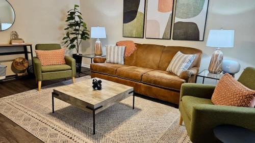 5 Minutes to VSU- Sleeps 5 King Bed 2 baths