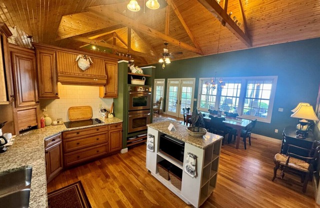 5 Star / 4 Bedroom Home w/ Views- Monteagle, TN