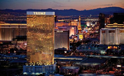 5 Star Trump Hotel Las Vegas Studio Strip Views 2803
