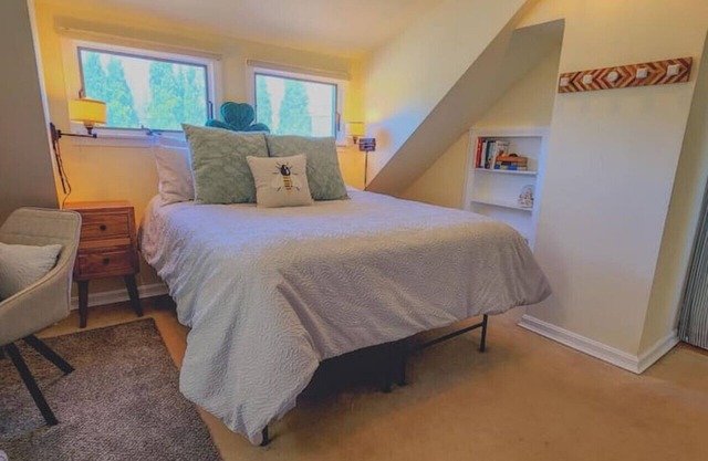 5 Suite in 1820's house Open Hearth Inn