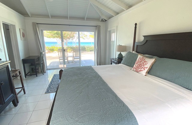 FREE Night in 2025! Private, quiet oceanfront home, wrap-around screened porch.