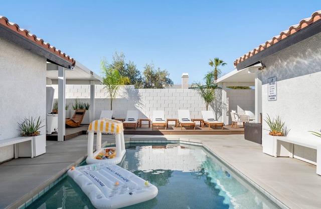 5bd Desert Oasis Sleeps 13. Cold Plunge, Heated Pool, Jacuzzi, Games, +Amenites