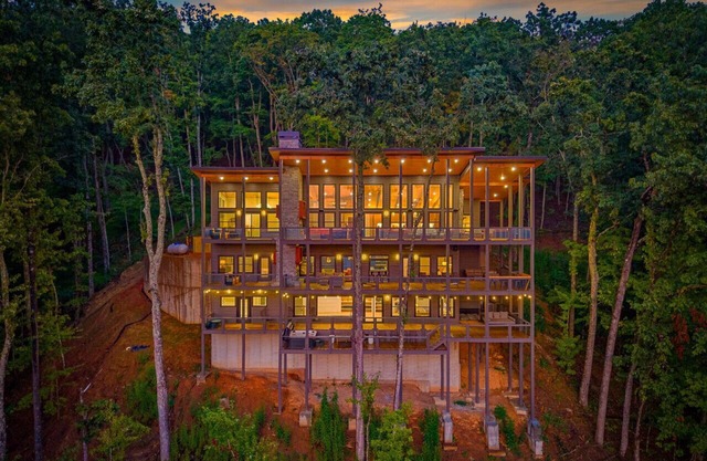 5BR+ Luxe, 180 views, Spa, Sauna