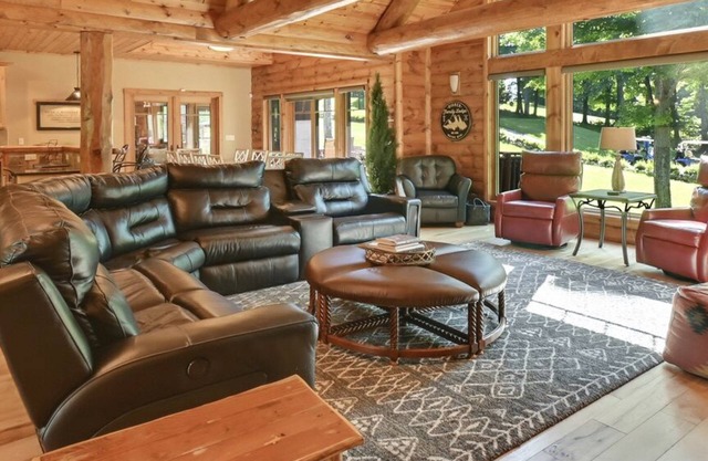 5BR lujoso Ski In / Ski Out Lodge en la comunidad cerrada más exclusiva de Boyne