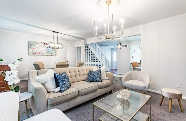 5br townhome close to North Hills! - No Chores -