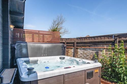 6 Bed in Bacton oc-2187