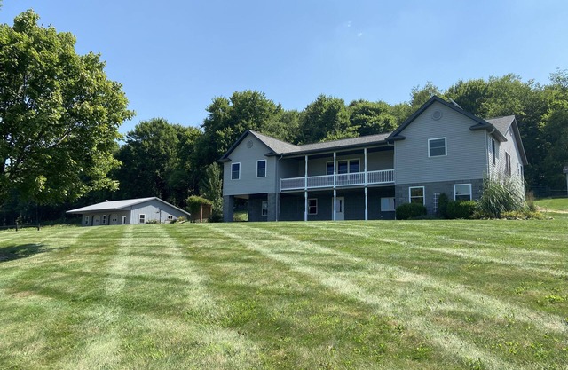 6-bedroom Amish homestead with woods & pond offering fishing/boating