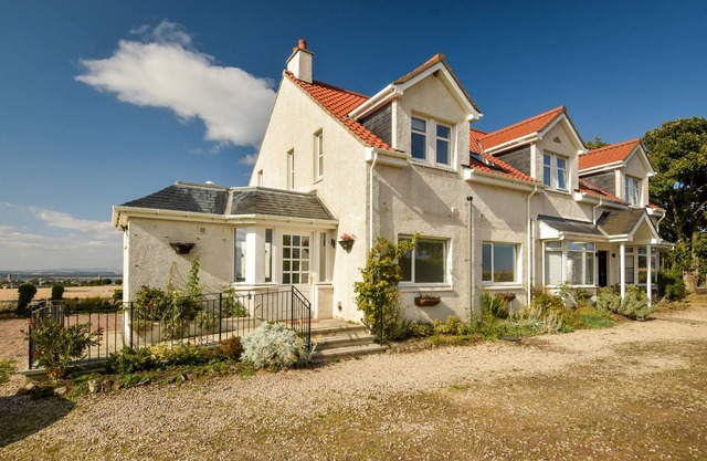 6-bedroom House with outstanding Sea and St Andrews Views