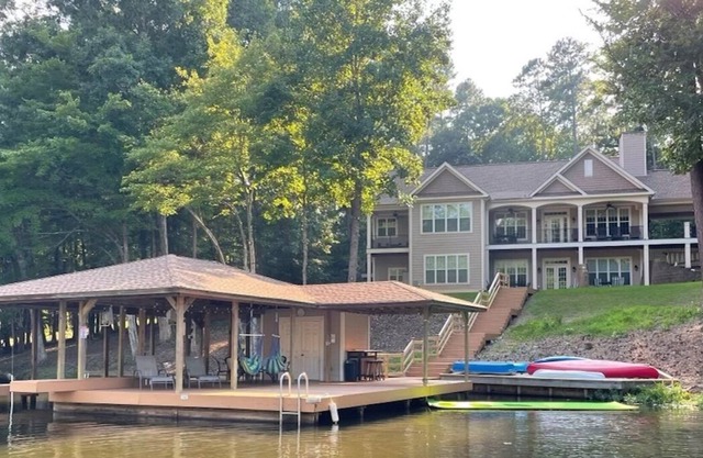 6 Bedroom4 Baths Gorgeous gathering patio!