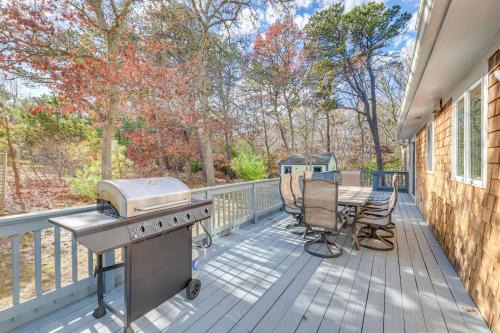 6 Mi to Beach Home with Deck in Brewster!