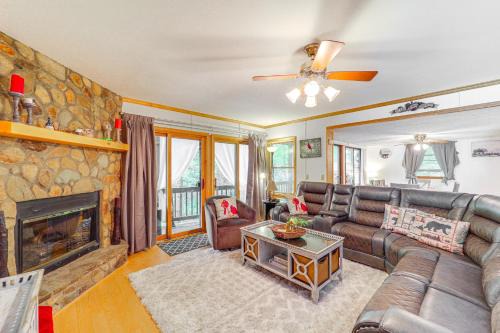 6 Mi to Grandfather Mtn Peaceful Getaway with Grill