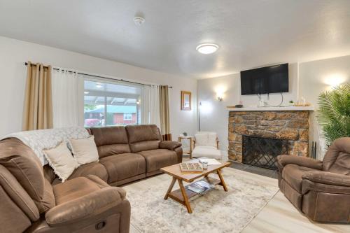 6 Mi to Shoshone Falls Park Home with Game Room!